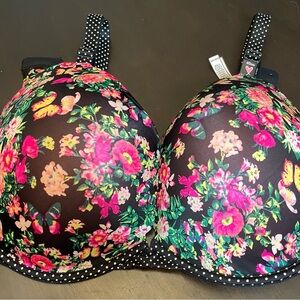 Victoria Secret siza 40DD. New with tags.